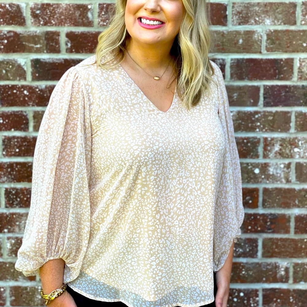 Leopard V-Neck Bubble Sleeve in Taupe/Ivory